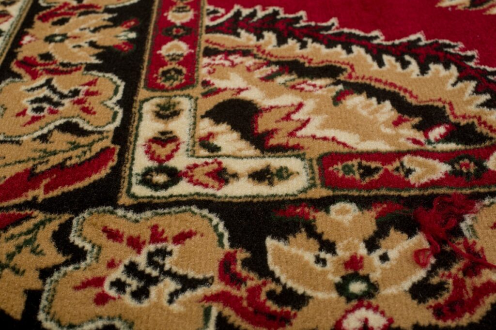 Dywan Atlas z Czerwono Beżowym Ornamentem
