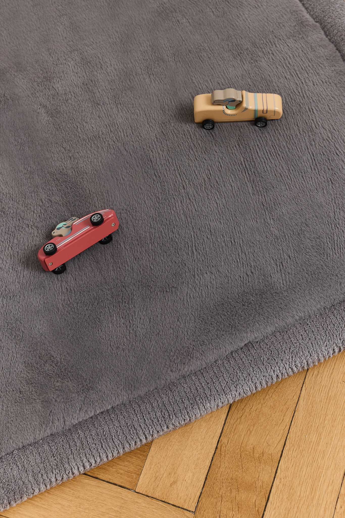 Dywan Dziecięcy Fluffin Kwadratowy Ciemny Szary