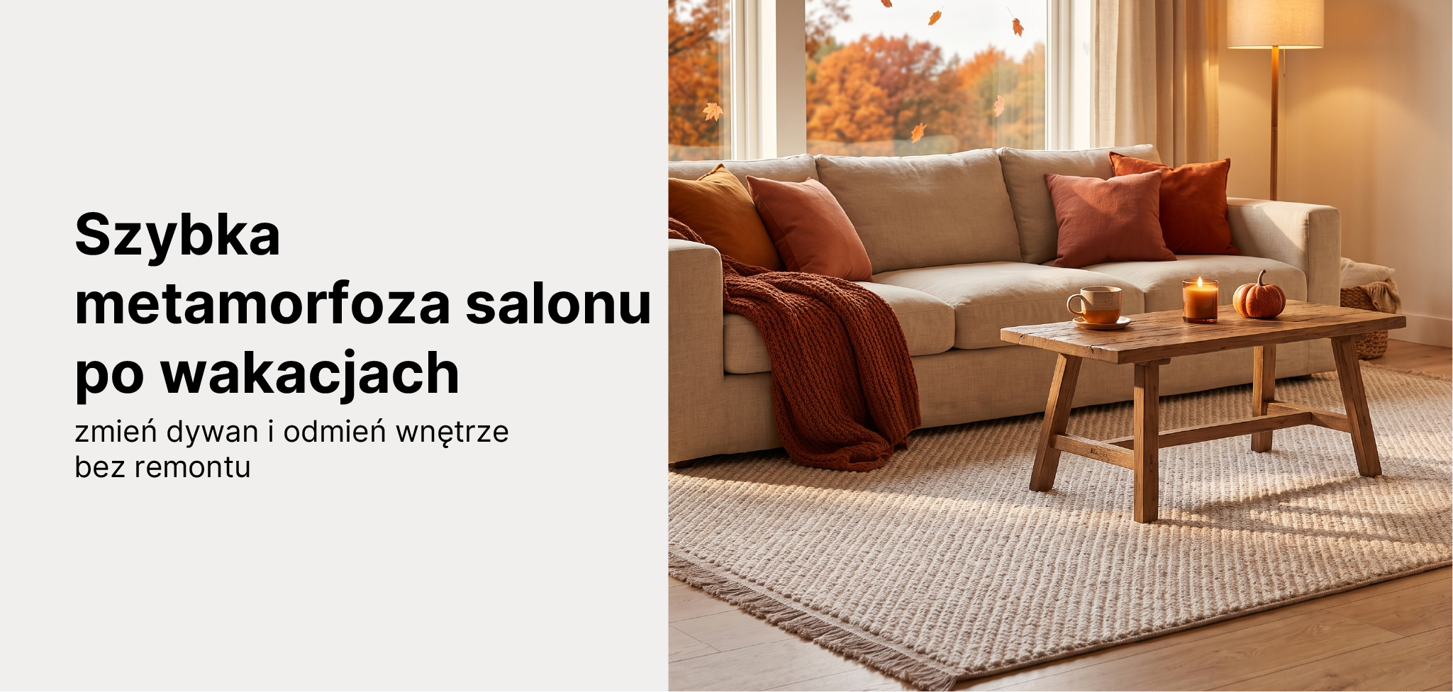 przestronny, jasny salon. Na podłodze dywan w kolorze naturalnym. Przez okno widoczna jesienna zieleń lub suche liście